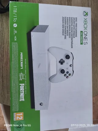 Xbox One S + Volante y Pedales