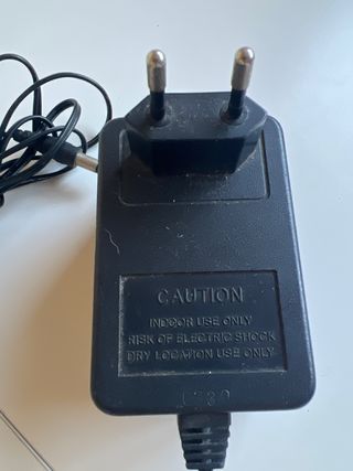 Adaptador AC/DC 18V 800mA