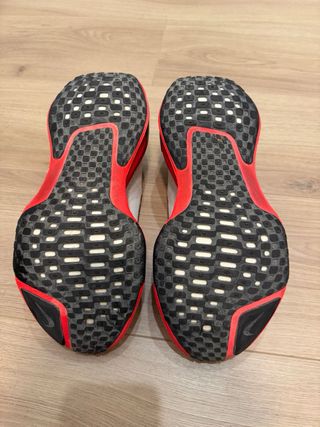Zapatilla Nike invincible 3 Running Blanca y Roja