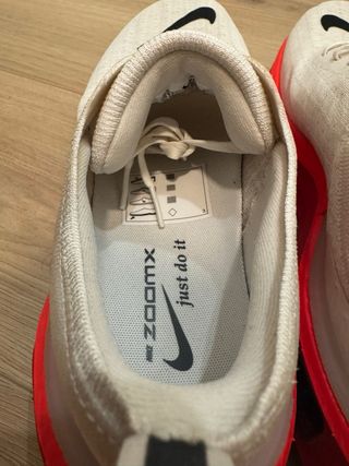 Zapatilla Nike invincible 3 Running Blanca y Roja