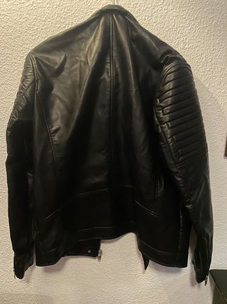 Cazadora polipiel negra Zara Talla M