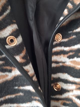 Chaqueta Cortefiel estampado animal