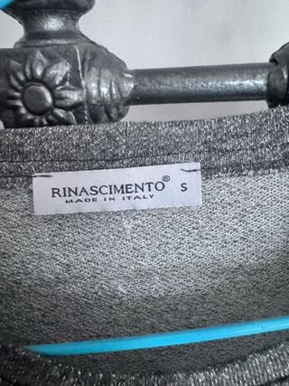 Blusa Rinascimento gris y negra con lentejuelas Ta