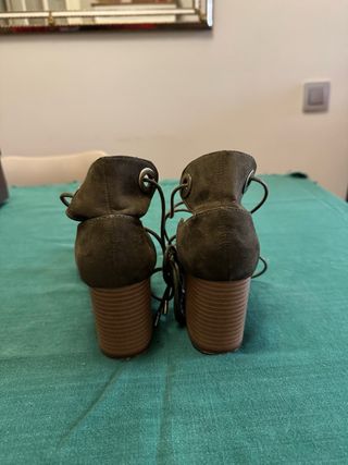 Sandalias de tacón verde con cordones