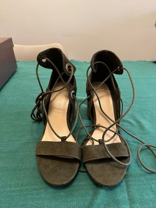 Sandalias de tacón verde con cordones