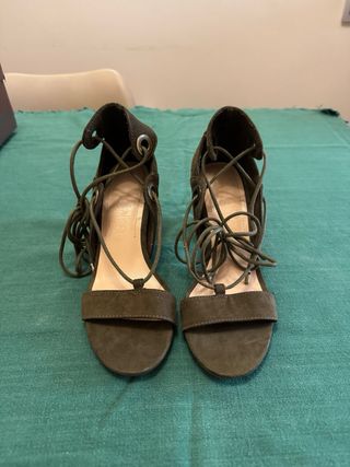 Sandalias de tacón verde con cordones