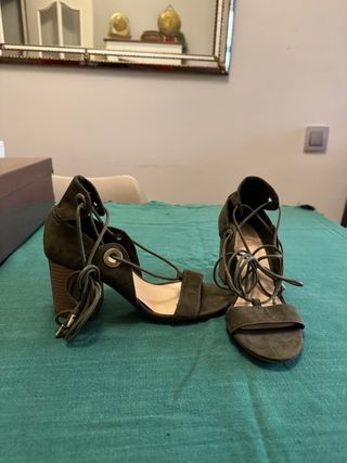 Sandalias de tacón verde con cordones
