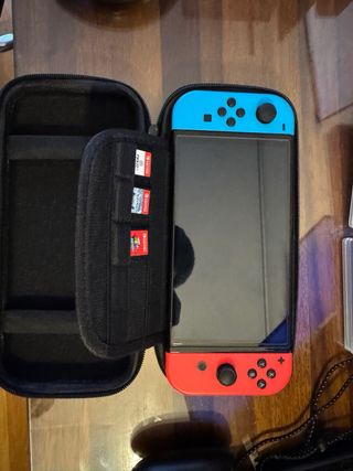 Nintendo Switch OLED Blu e Rosso