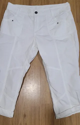 Pantalones blancos hasta el tobillo