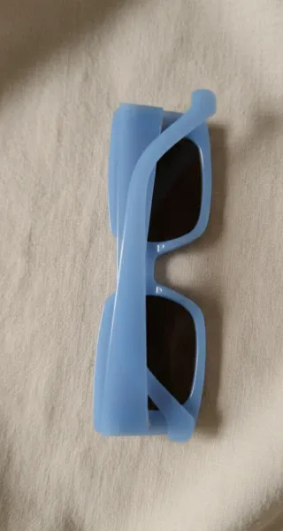 Gafas de sol azules