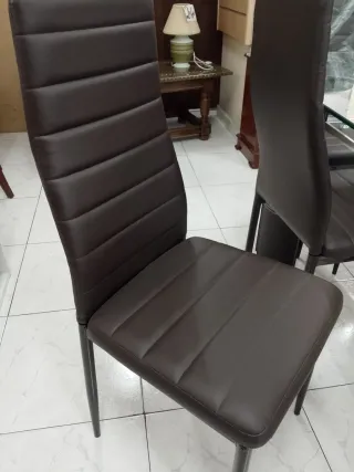 Mesa de comedor cristal y patas metal + 6 Sillas