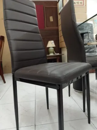 Mesa de comedor cristal y patas metal + 6 Sillas