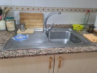 Muebles de cocina color marrón.
