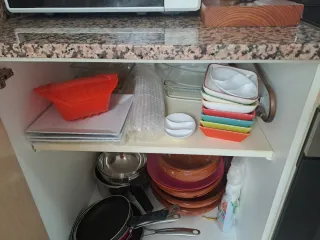 Muebles de cocina color marrón.