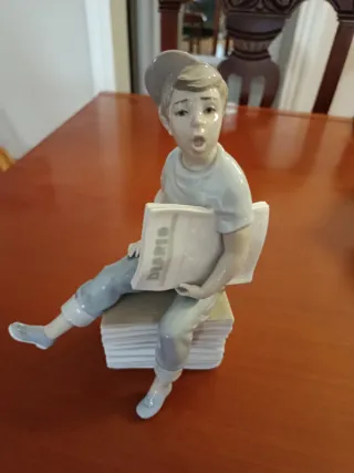 Lladró Niño de los periódicos