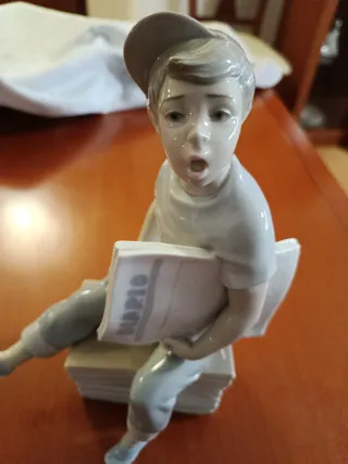 Lladró Niño de los periódicos