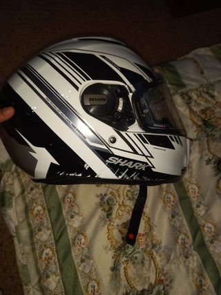 Casco Shark y guantes de moto