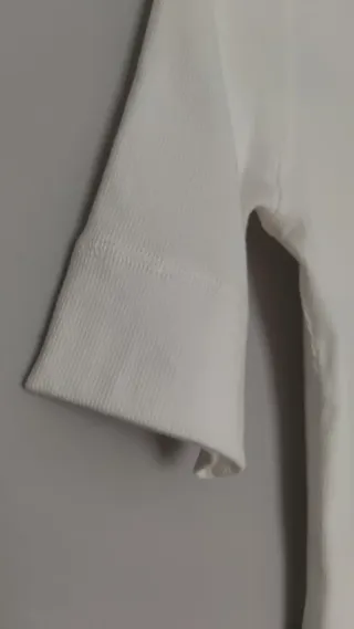 Camiseta blanca manga corta con botones