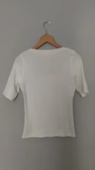 Camiseta blanca manga corta con botones
