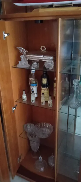 Mueble de salón madera y cristal