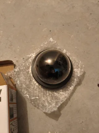 Cámara de seguridad falsa con luz