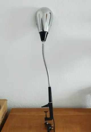 Lámpara de mesa con pinza flexible