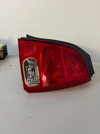 Faro trasero derecho para un Renault Twingo II.