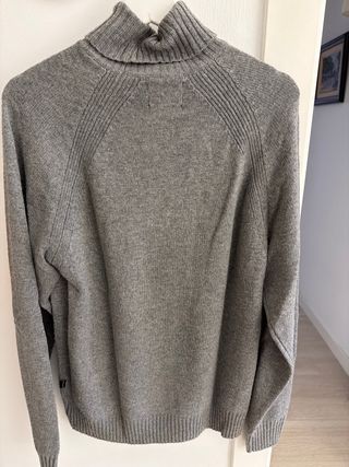 Jersey de cuello alto gris