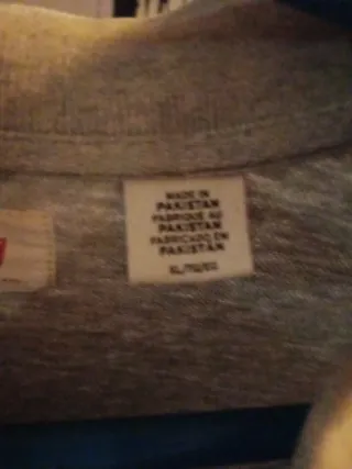 Polo Levi's Gris Manga Corta Cuello y botones.