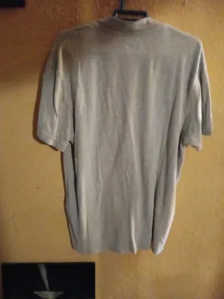 Polo Levi's Gris Manga Corta Cuello y botones.