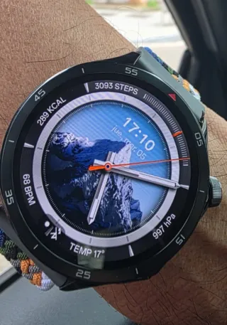 Nuevo en su caja con Reloj nuevo  incluido