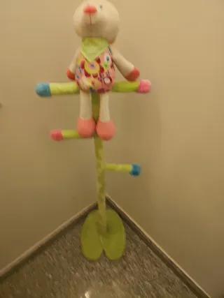 Perchero infantil con peluche