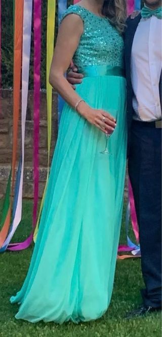Vestido de gala con lentejuelas turquesa