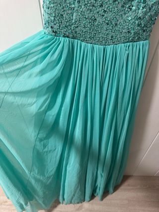 Vestido de gala con lentejuelas turquesa