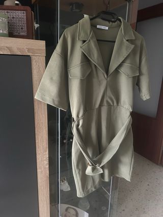 Vestido verde manga corta con cinturón