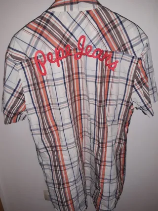 Camisa de cuadros naranja y blanca