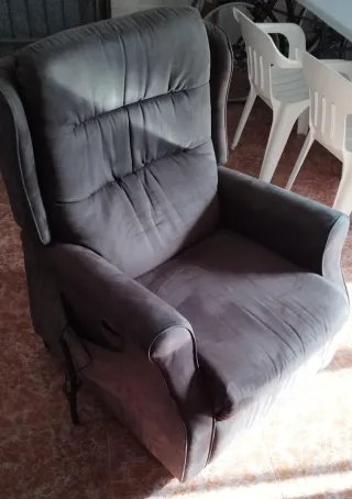 Poltrona elettrica elevabile e reclinabile