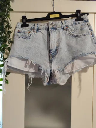 Shorts vaqueros Stradivarius desgastados