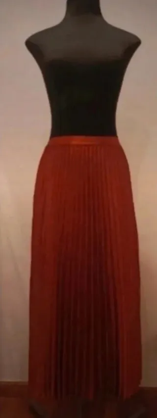 Falda midi plisada anaranjada