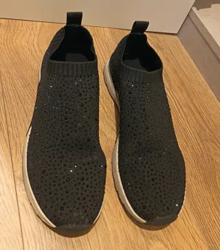 Zapatillas Zara Negras con Brillantes