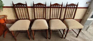 Juego de 4 sillas de comedor de madera