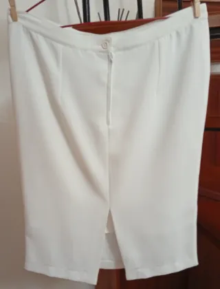 Falda recta blanca