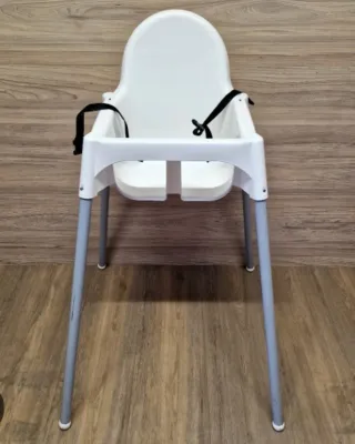 Trona blanca para bebé