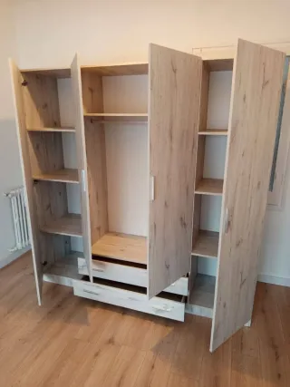 Armario blanco de madera
