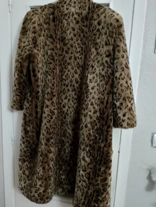 Abrigo sintético estampado leopardo T.48/50