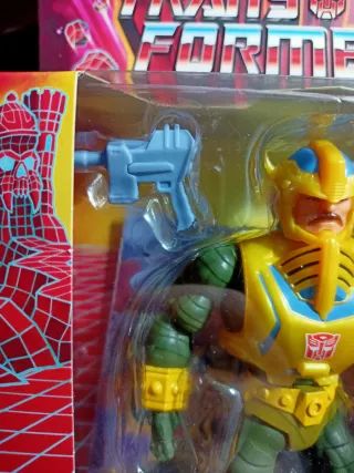 Masters of the Universe x Transformers Bumblebee