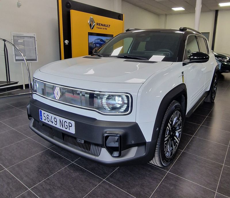Renault 4 ICONIC E-TECH 2025 - foto 1