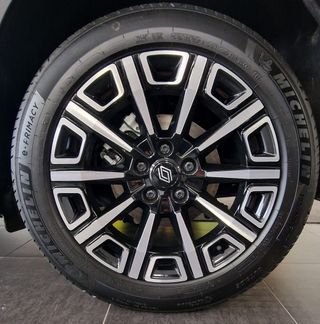 Renault 4 ICONIC E-TECH 2025