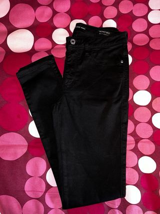 Pantalón Tejano Negro Guess talla 34