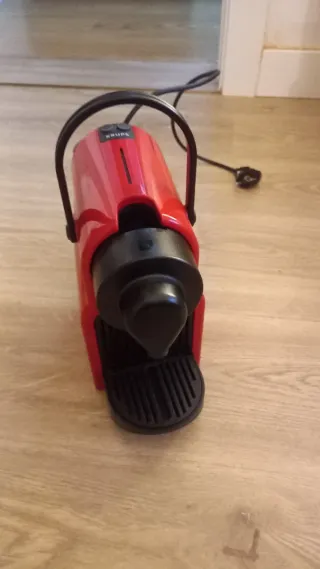 Cafetera Nespresso Krups Roja